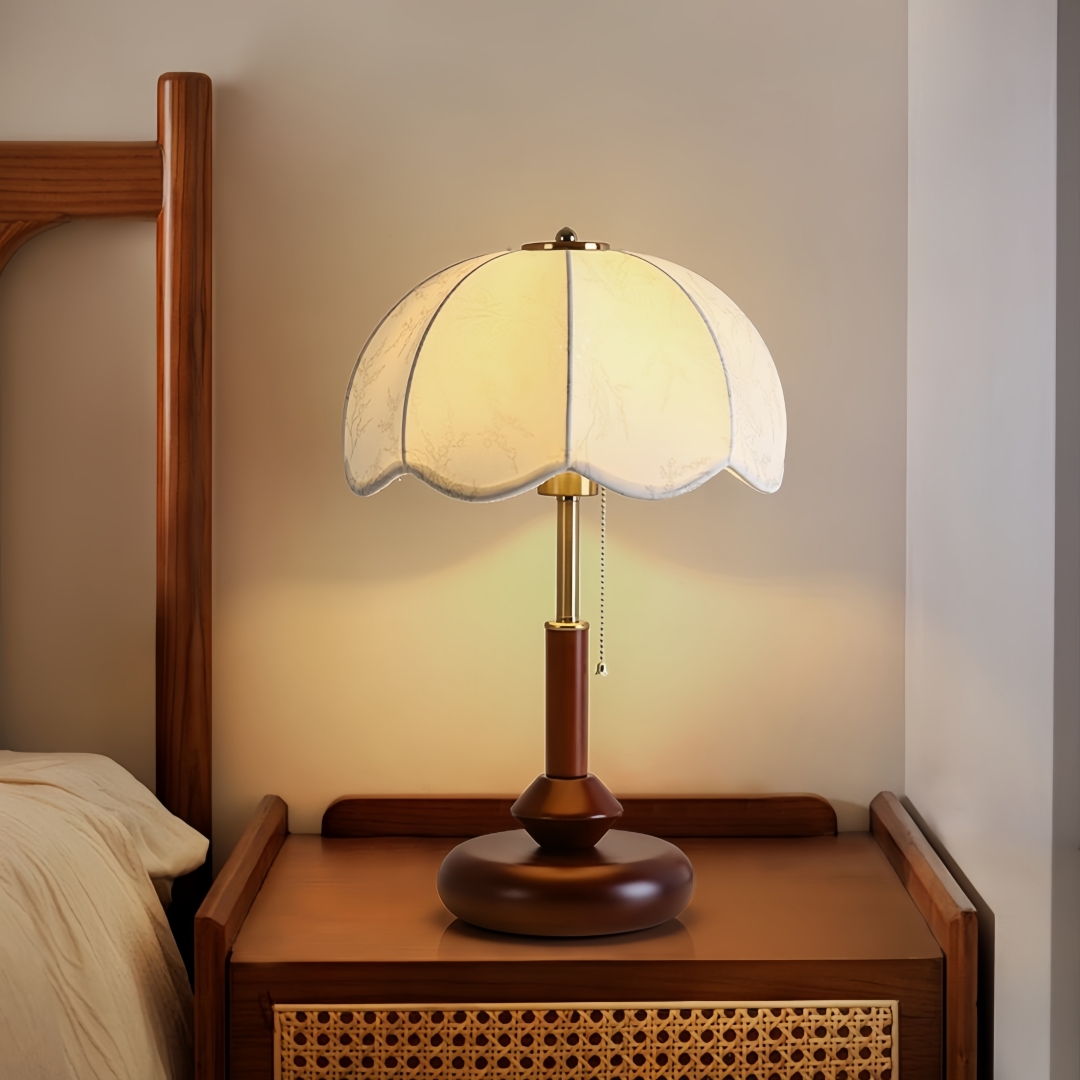 Home Decor Light - مصباح طاولة قبة مزخرفة بتصميم عتيق