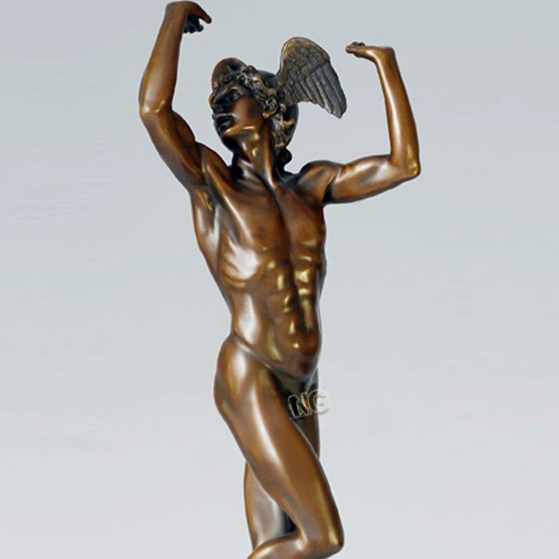 تمثال نحاسي للإله الإغريقي هير - مراجعة Home Decor Hermes وسعره