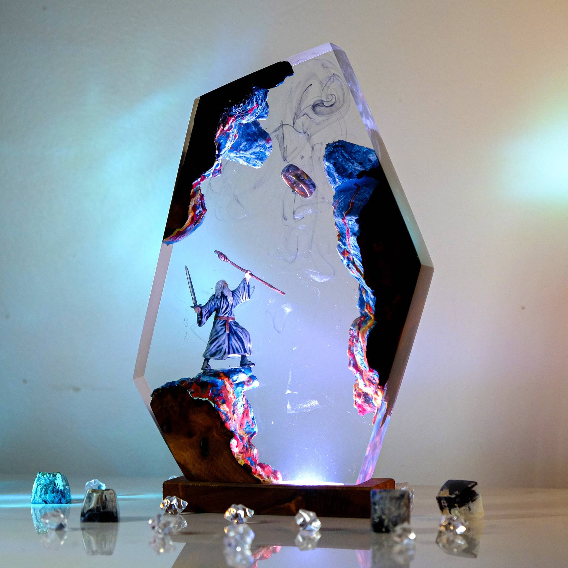 مصباح طاولة على شكل مشهد من في - مراجعة Home Decor Statue وسعره