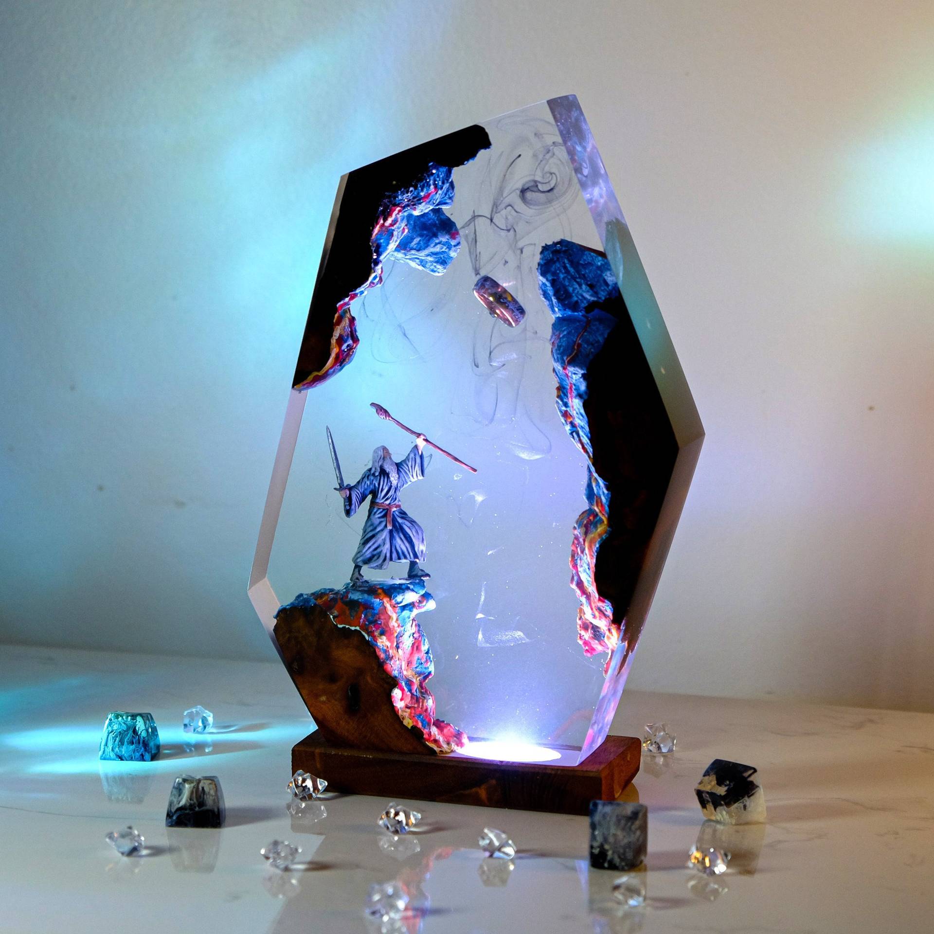 مصباح طاولة على شكل مشهد من في - مراجعة Home Decor Statue وسعره
