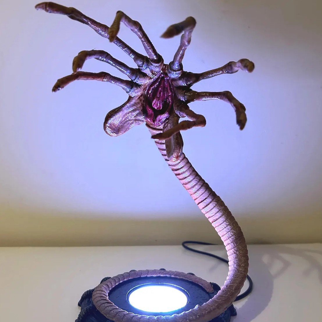 مصباح على شكل وجه كائن فضائي،  - مراجعة Home Decor Light وسعره