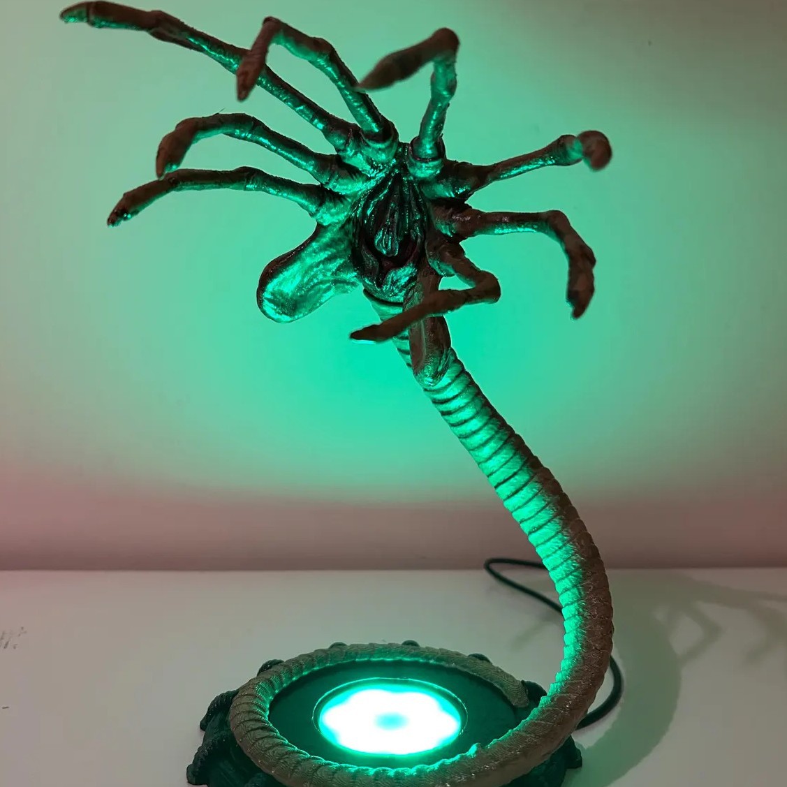 مصباح على شكل وجه كائن فضائي،  - مراجعة Home Decor Light وسعره